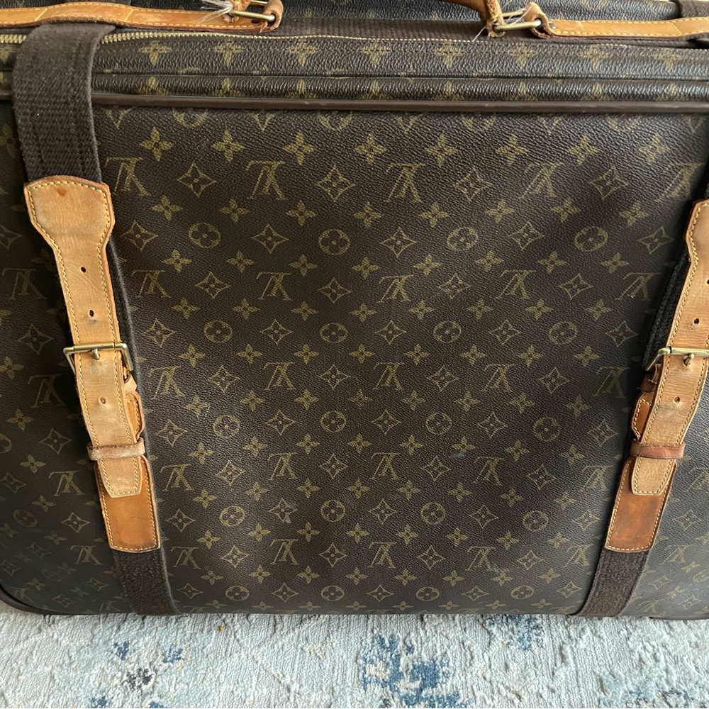 Authentic Louis Vuitton 70 Satellite in good condition